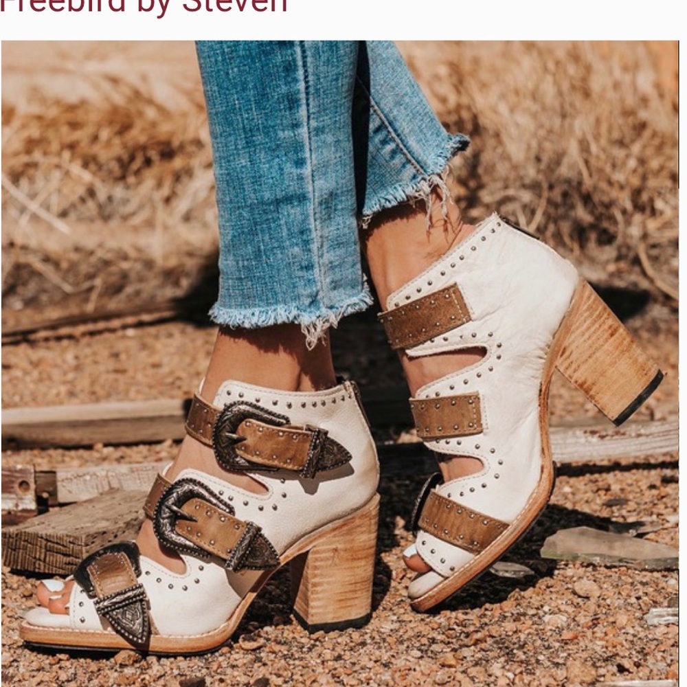 Freebies Violet White Multi/ Size 8 Sandals.